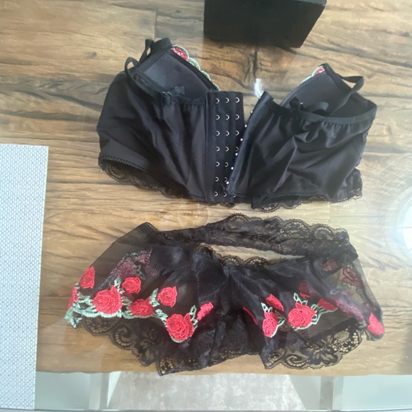 2pc Black & Red Floral Lace Bra & Panties Lingerie Set (M) - Picture 3 of 7